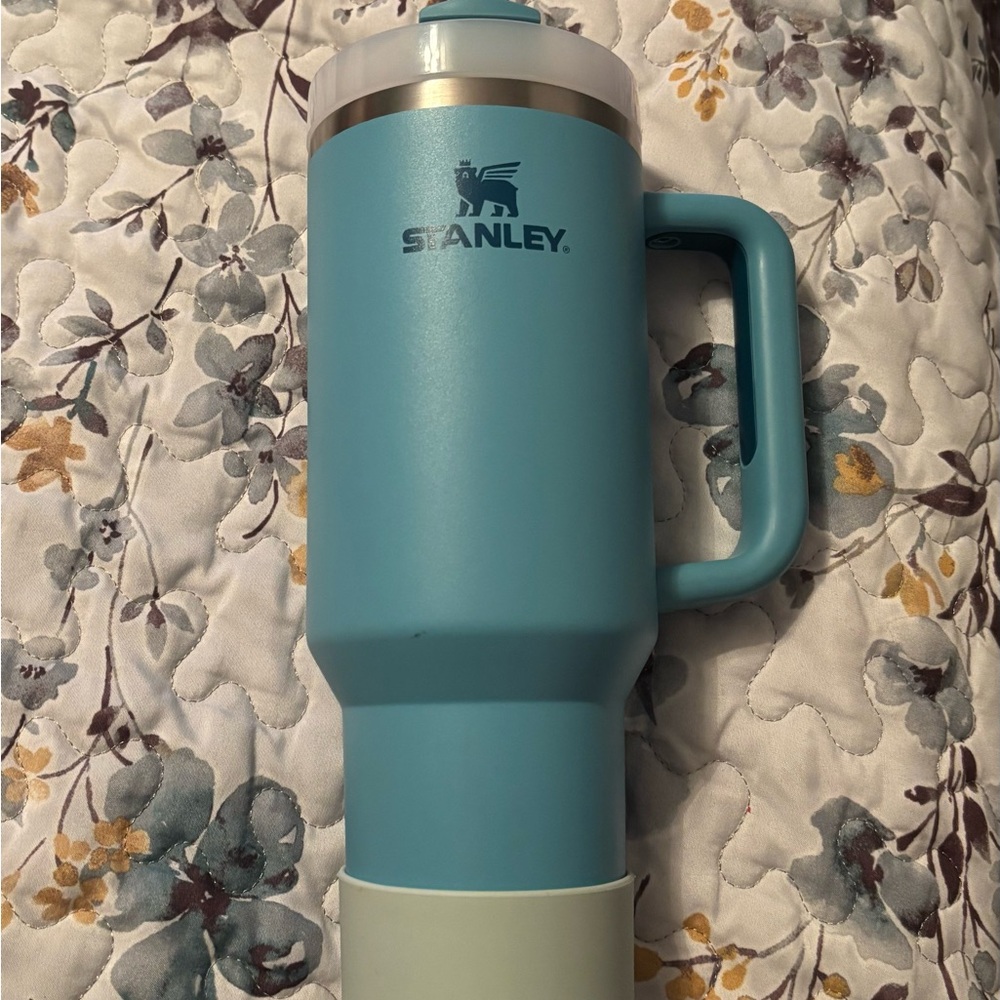 40 oz Stanley in color Pool with boot